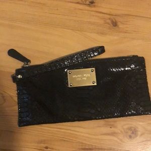 Black wristlet